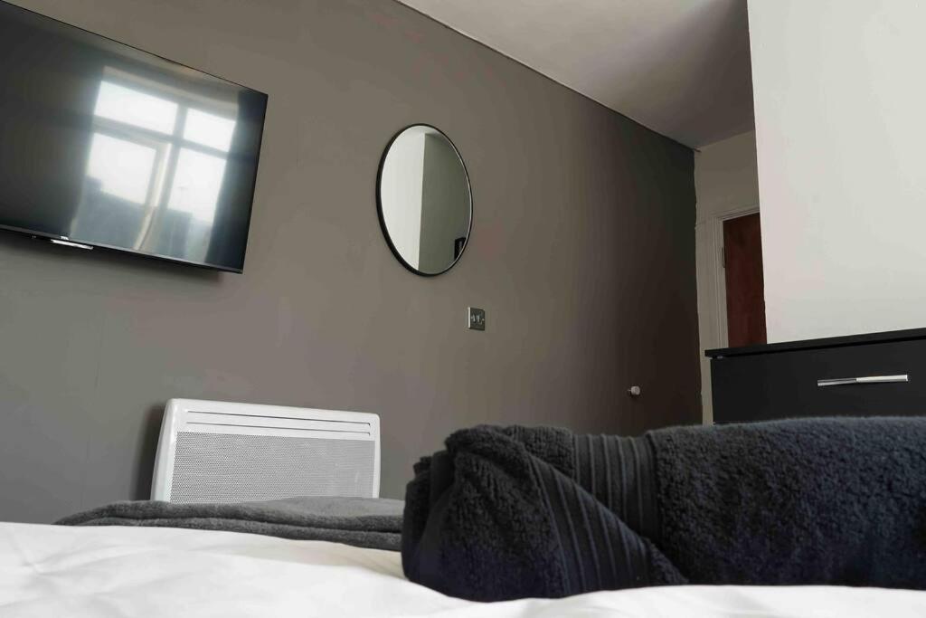 Stunning Two Bed City Centre Apartment Λιντς Εξωτερικό φωτογραφία