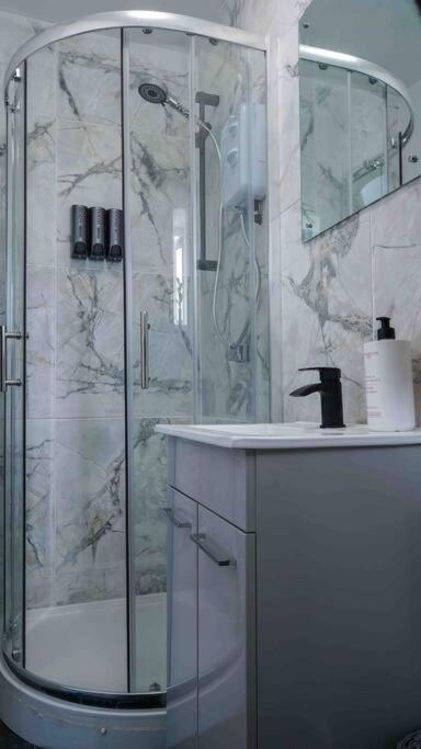 Stunning Two Bed City Centre Apartment Λιντς Εξωτερικό φωτογραφία
