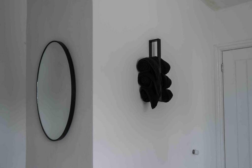 Stunning Two Bed City Centre Apartment Λιντς Εξωτερικό φωτογραφία