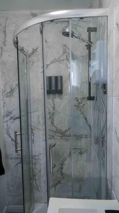 Stunning Two Bed City Centre Apartment Λιντς Εξωτερικό φωτογραφία